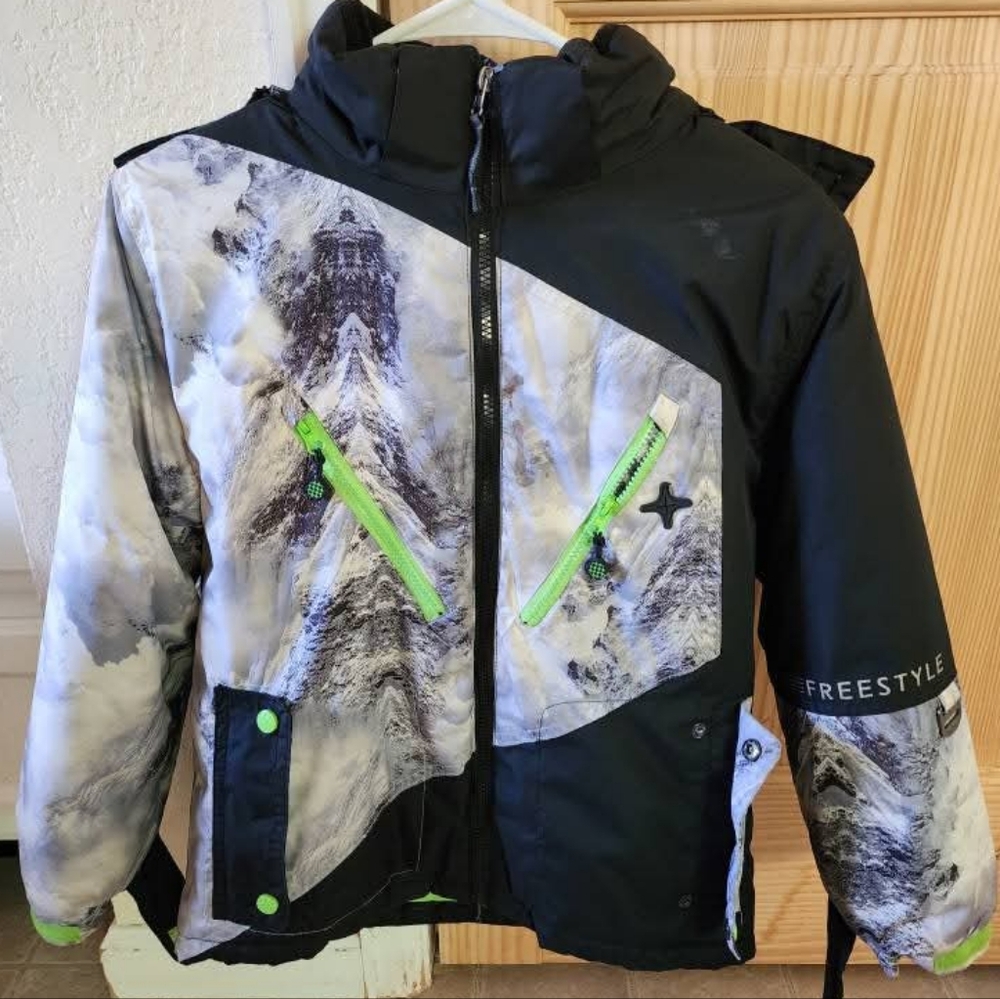 Freestyle Black and Gray Snow Jacket with Green Accents